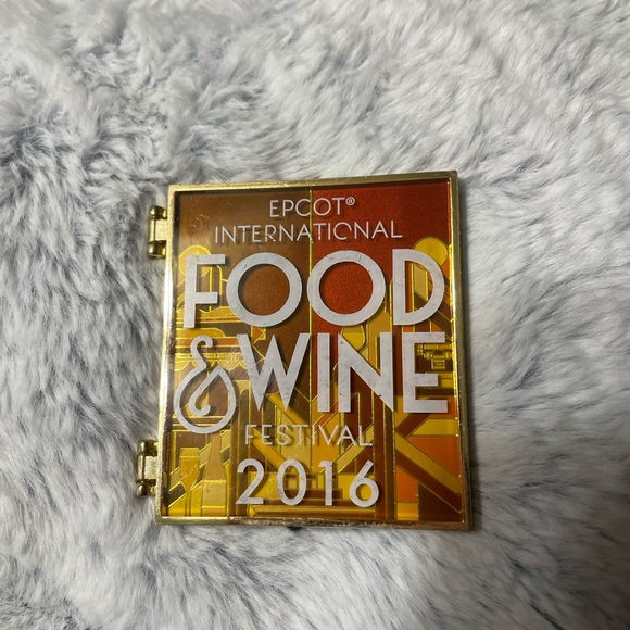 Disney Epcot food and wine pin - Picture 1 of 3